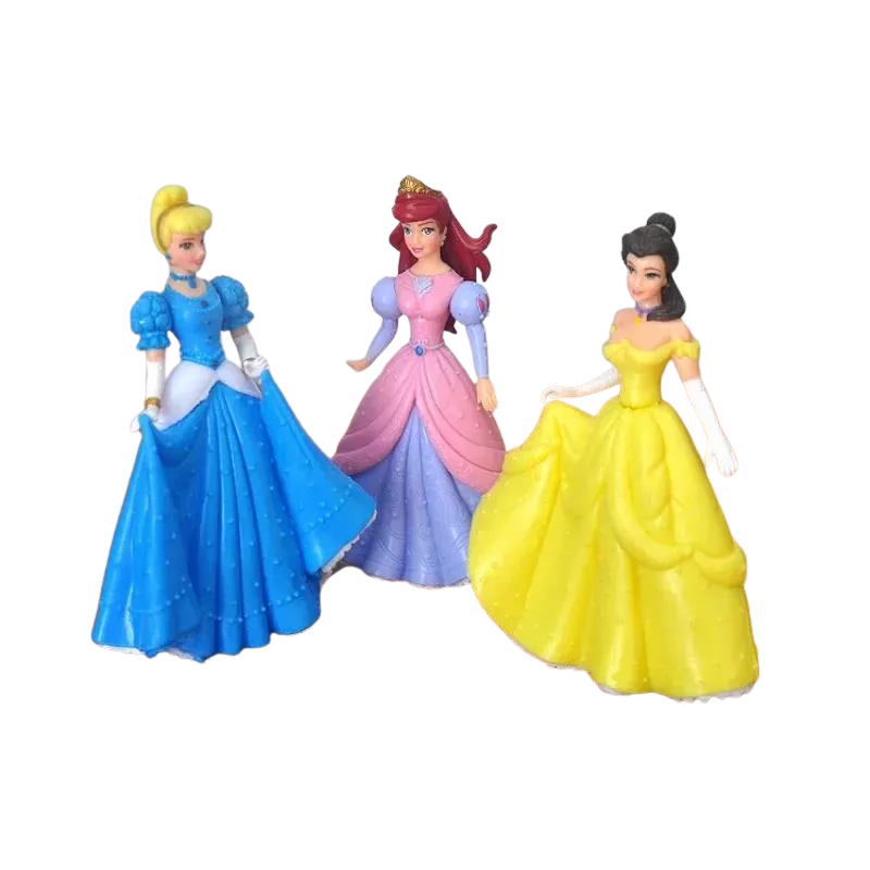 Lot de cinq figurines Disney pour collectionneurs