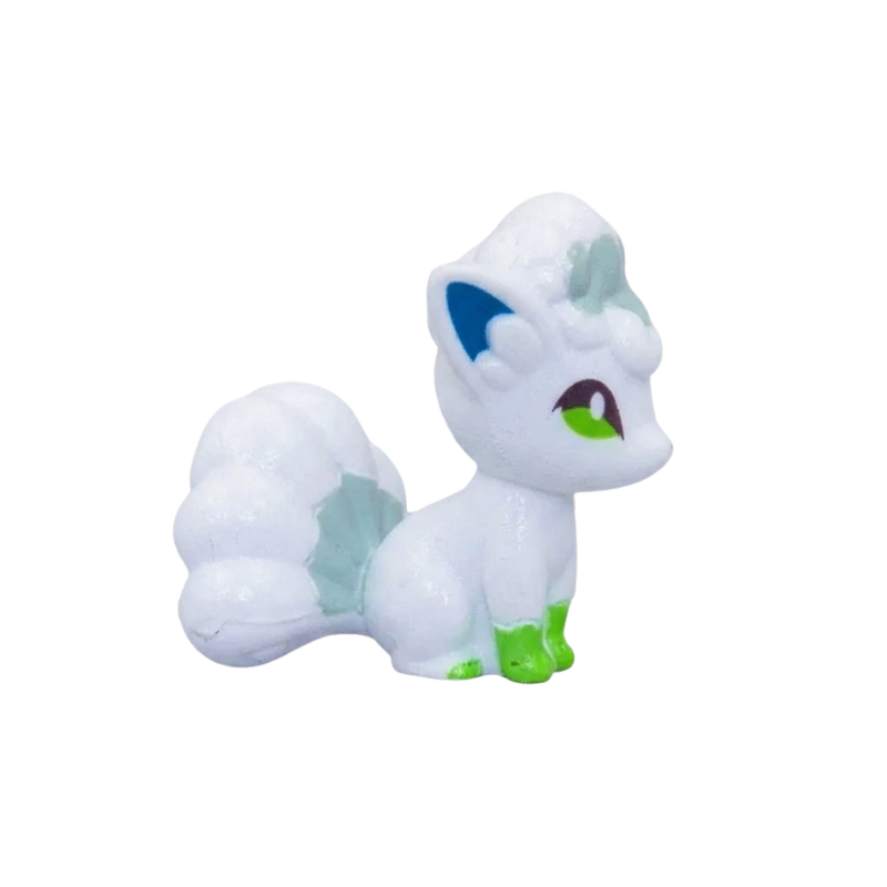Figurine Goupix avec ses petites pattes, ses oreilles pointues et son apparence de renard.
