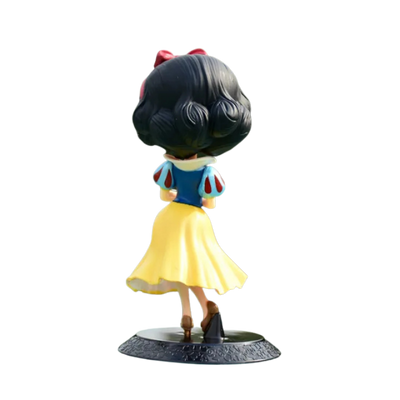 Figurine de Blanche-Neige avec des détails soignés pour les collectionneurs.