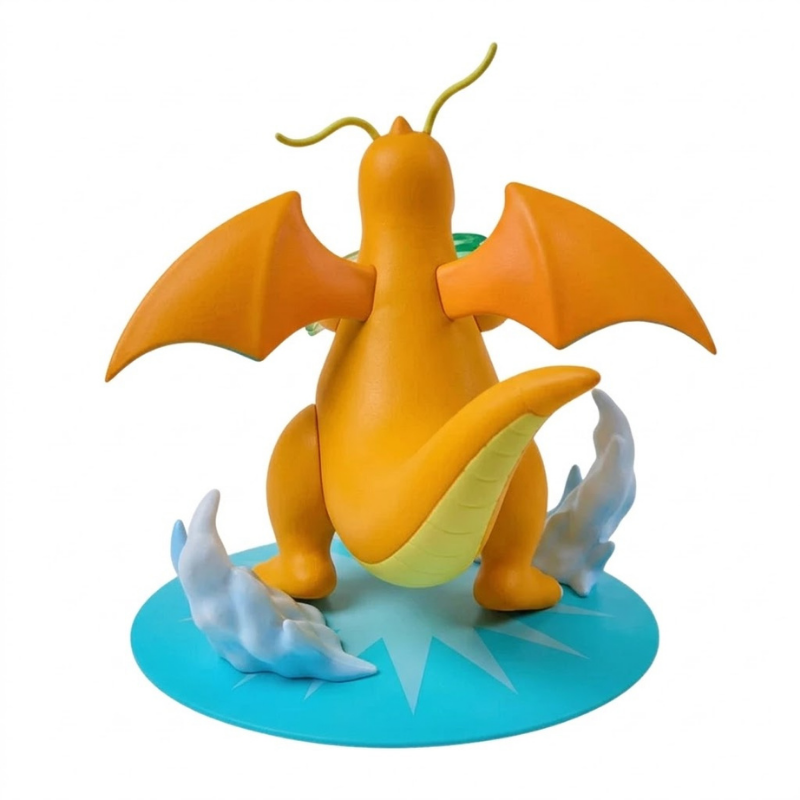 Figura Pokémon que representa a Dragonite en una pose dinámica.