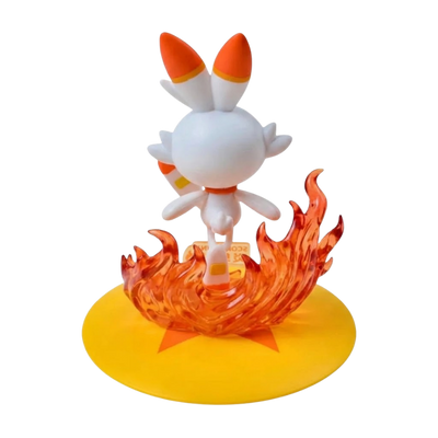 Figurine Flambino Pokémon avec son pelage blanc, orange et jaune caractéristique.