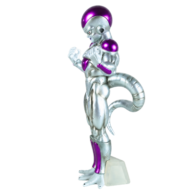 Figura de Freezer en su forma Silver inspirada en Dragon Ball Z
