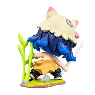 Figurine Inosuke Hashibira Kawaii de Demon Slayer en détail