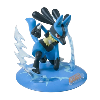 Figurine Lucario Pokémon avec son corps bleu et ses marques noires caractéristiques.