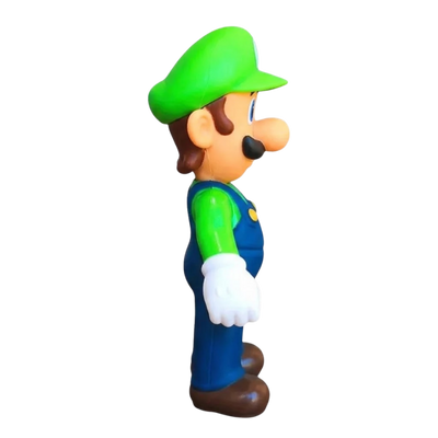 Figura de Super Mario que representa a Luigi en una pose emblemática.