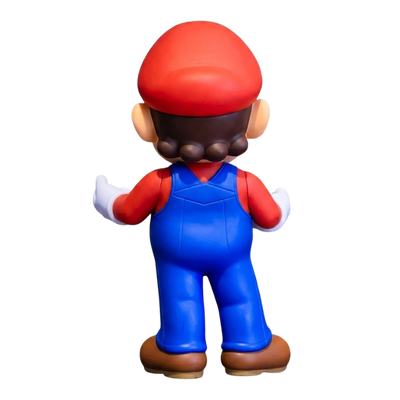 Figurine Super Mario représentant Mario dans une pose emblématique.