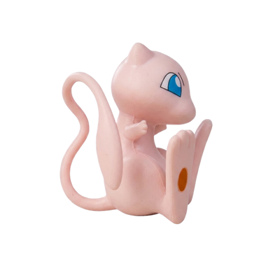 Figurine Mew rose inspirée du personnage emblématique de l’univers Pokémon.