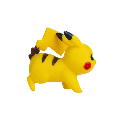 Figurine décorative Pikachu avec son sourire adorable et ses grands yeux expressifs.