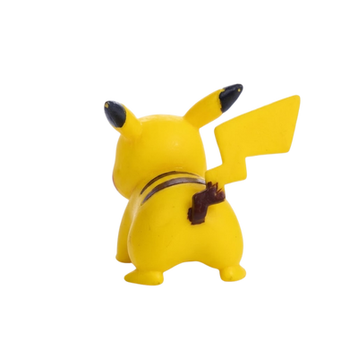Figurine Pikachu avec son corps jaune, ses rayures marron et ses oreilles aux pointes noires.