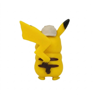 Figurine Pikachu Pokémon avec ses grandes oreilles pointues et son sourire adorable.