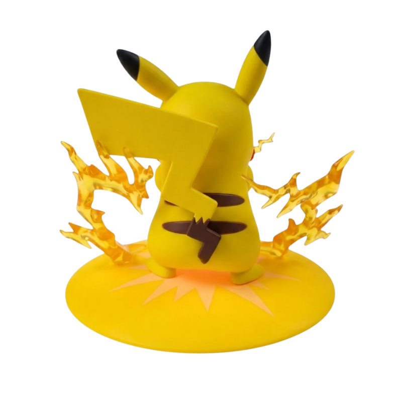 Figurine Pikachu avec son corps jaune, ses rayures marron et ses oreilles aux pointes noires.