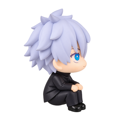 Figura decorativa de Satoru Gojo con estilo kawaii y un aspecto adorable.